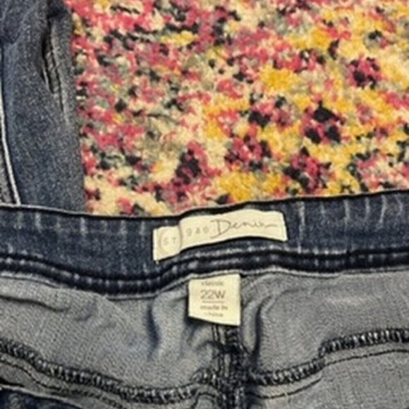 0524-24 Denim Jeans - Picture 2 of 3